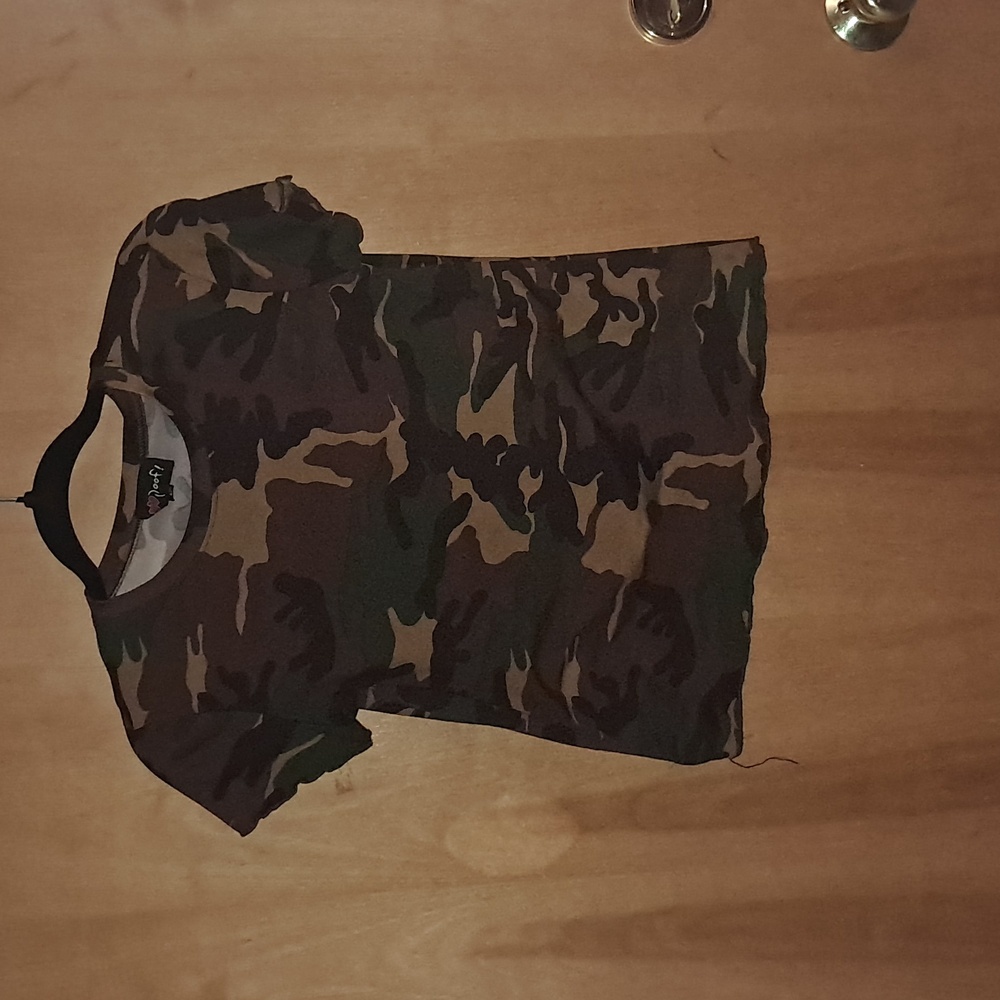 Woof size medium camo top